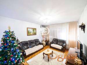 Prostran i svetao troiposoban stan u mirnom delu Zemuna, 82m2